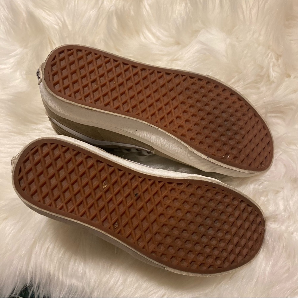 Vans - Picture 9 of 11